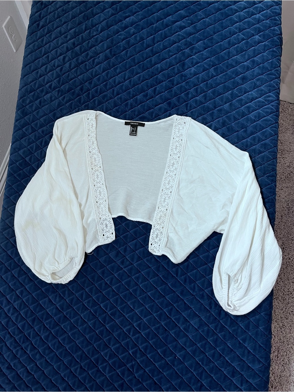 Forever 21 White Cropped Lace-Trim Bolero - Cute Casual - Lightweight - Size Lg